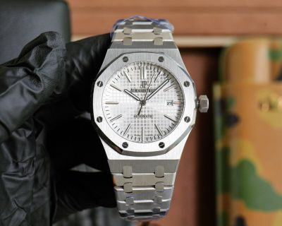  Replica Audemars Piguet Royal Oak 15400 Silver Dial Watch 41MM